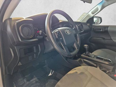 Used 2017 Toyota Tacoma SR RWD image 10