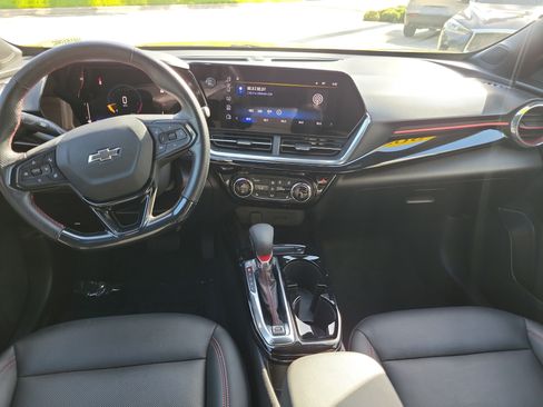 Used 2024 Chevrolet Trax RS w/ Sunroof Package FWD image 16