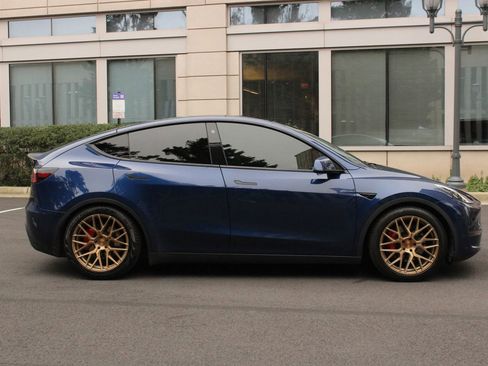 Used 2021 Tesla Model Y Performance AWD/4WD image 6