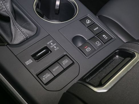 Certified 2025 Toyota Highlander XLE image 36