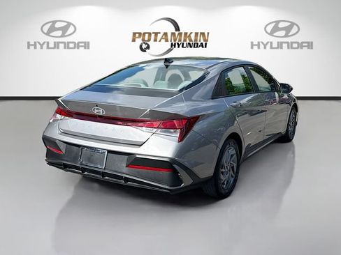 Certified 2024 Hyundai Elantra SEL FWD image 5