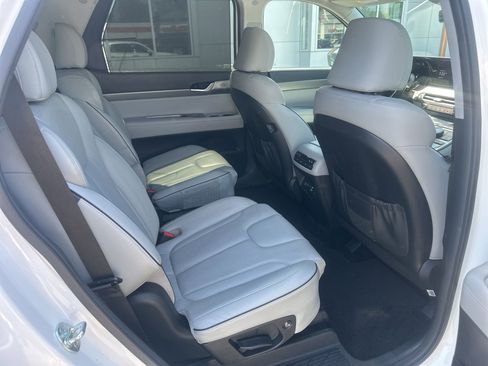 Used 2024 Hyundai Palisade SEL w/ Premium Package image 16