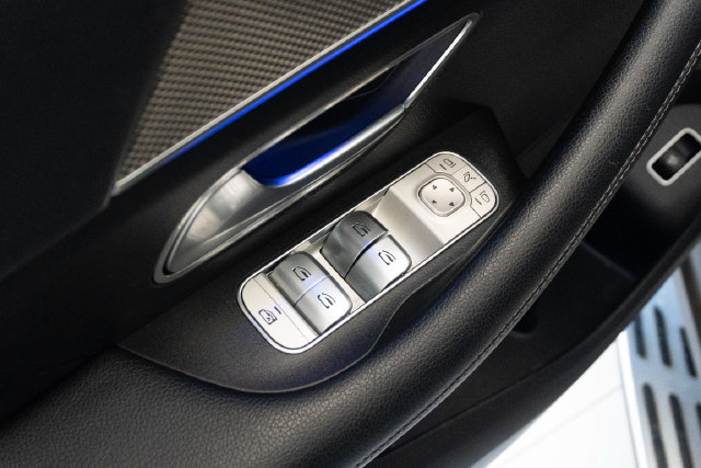 Used 2023 Mercedes-Benz GLE 350 w/ AMG Line Exterior image 5