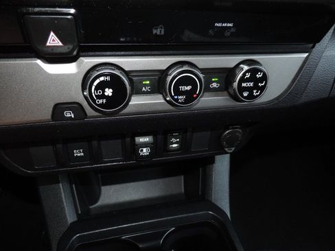 Used 2018 Toyota Tacoma SR5 image 23