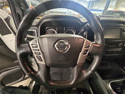 Used 2019 Nissan Titan SV w/ SV Convenience Package image 15