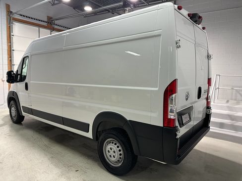 Used 2025 RAM ProMaster 2500 w/ Convenience Group FWD image 17