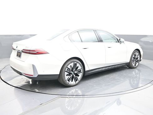 Certified 2025 BMW 530i 530i w/ Premium Package image 7