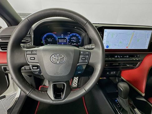 Used 2025 Toyota Camry XSE FWD image 11