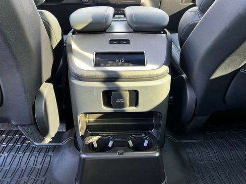Used 2025 Lincoln Navigator Reserve AWD/4WD image 19
