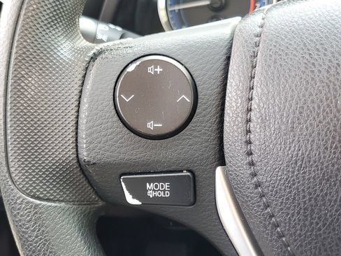 Used 2017 Toyota Corolla LE FWD image 18