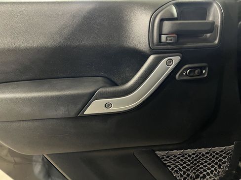 Used 2014 Jeep Wrangler Rubicon w/ Power Convenience Group AWD/4WD image 10