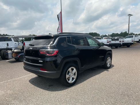 Used 2024 Jeep Compass Latitude AWD/4WD image 5