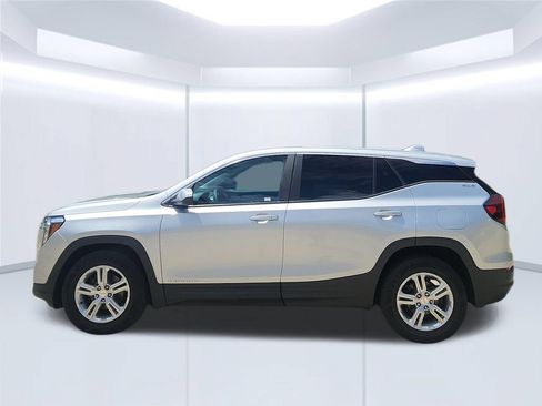 Used 2022 GMC Terrain SLE w/ LPO, Floor Liner Package FWD image 8