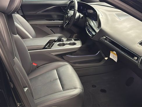 Used 2025 Cadillac Lyriq Sport image 9