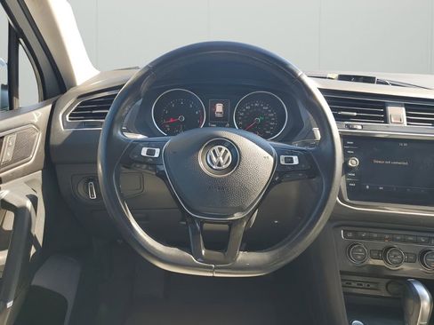 Used 2018 Volkswagen Tiguan SE w/ Panoramic Sunroof Package image 24