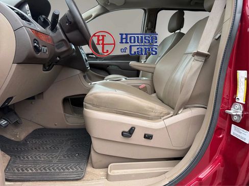 Used 2016 Chrysler Town & Country Touring-L FWD image 9