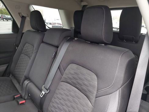 Used 2024 Nissan Pathfinder SV image 19