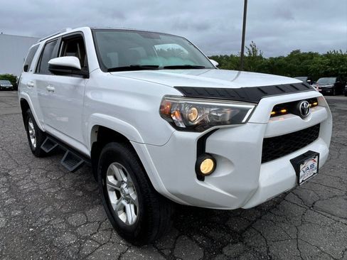 Used 2015 Toyota 4Runner SR5 AWD/4WD image 3