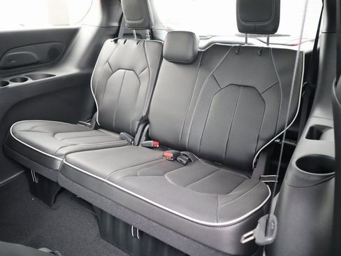 New 2026 Chrysler Pacifica Limited w/ S Appearance Package image 13