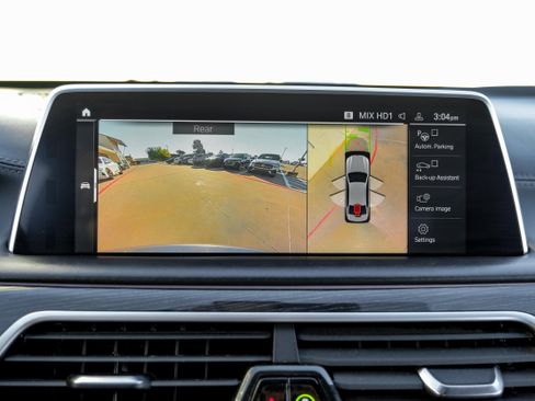 Used 2020 BMW 750i xDrive w/ Executive Package image 22