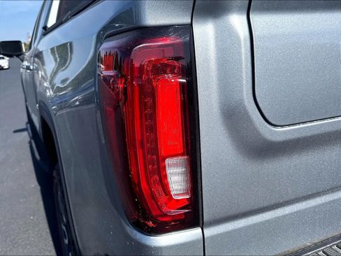 Used 2025 GMC Sierra 1500 AT4 w/ Technology Package AWD/4WD image 24