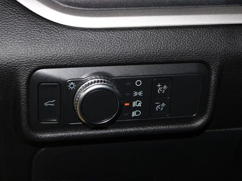 Used 2022 Ford Explorer XLT AWD/4WD image 7