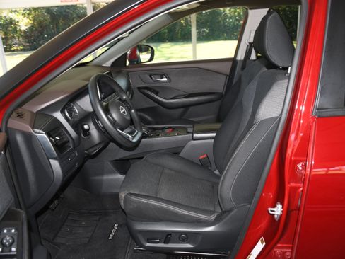 Used 2022 Nissan Rogue SV image 7