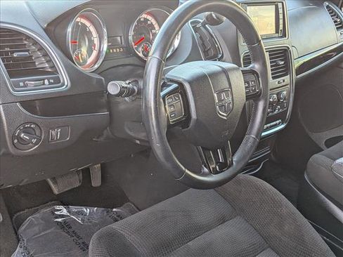 Used 2019 Dodge Grand Caravan SE FWD image 5