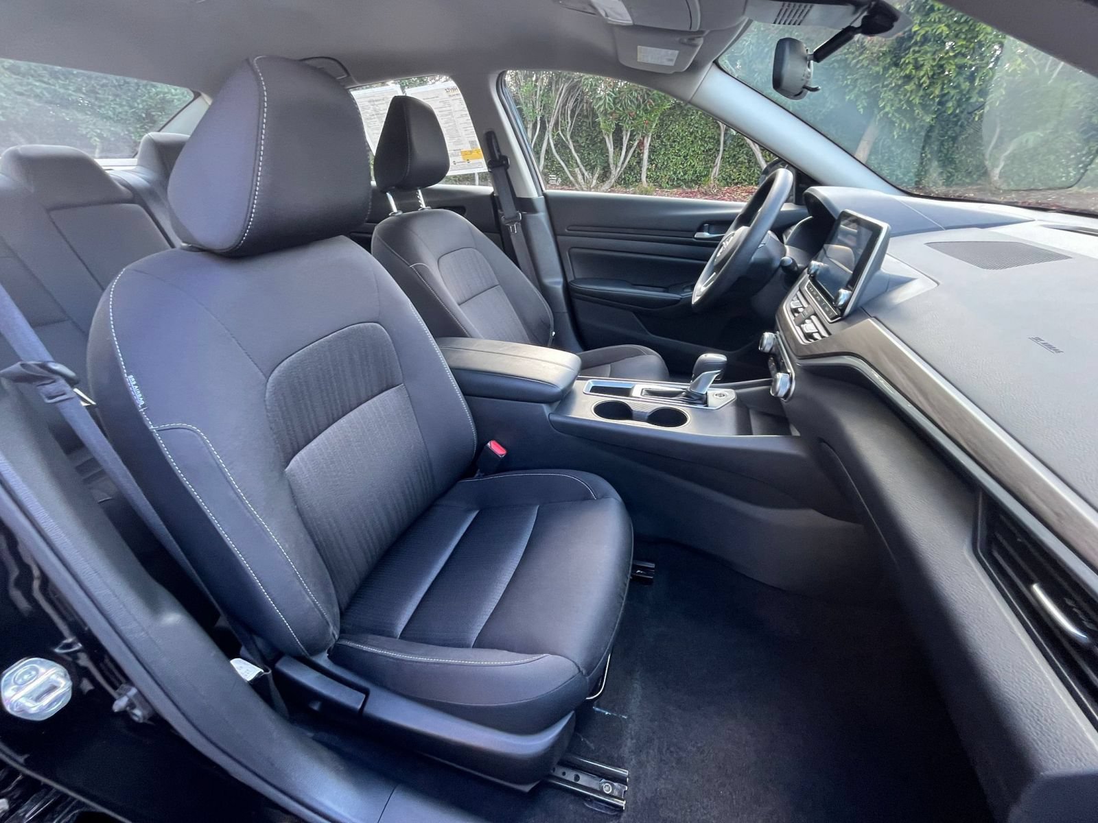 Used 2025 Nissan Altima 2.5 SV FWD image 35