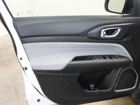 Used 2024 Jeep Compass Latitude image 14