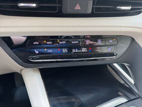 Used 2021 Buick Envision Essence w/ Technology Package I FWD image 22