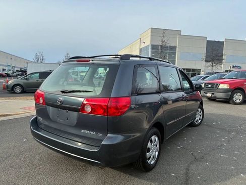 Used 2009 Toyota Sienna CE image 8