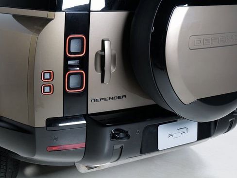 New 2026 Land Rover Defender 130 X-Dynamic SE image 30