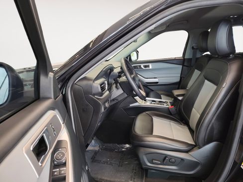 Used 2024 Ford Explorer XLT w/ Equipment Group 202A AWD/4WD image 25