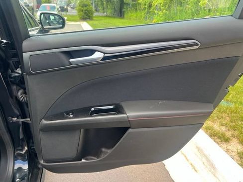 Used 2014 Ford Fusion SE w/ Equipment Group 201A FWD image 12