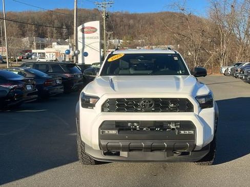 Used 2025 Toyota 4Runner TRD Off-Road Premium image 2