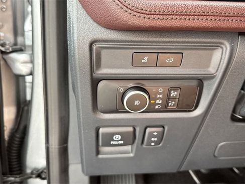 Used 2023 Ford Expedition Limited image 57