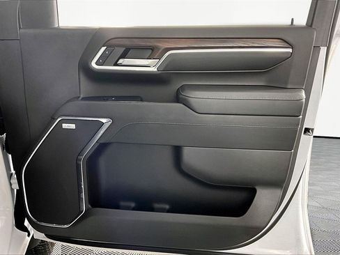 Used 2024 GMC Sierra 2500 SLT w/ SLT Premium Package image 29