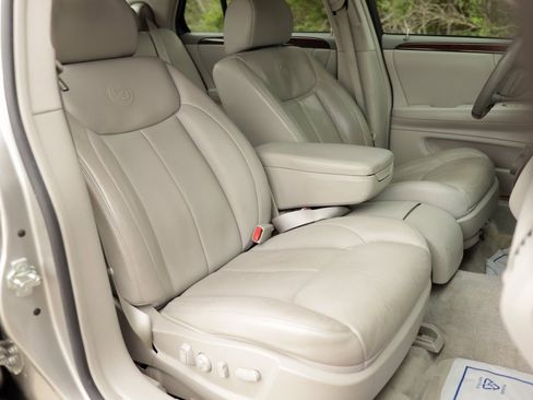 Used 2007 Cadillac DTS Luxury II image 34