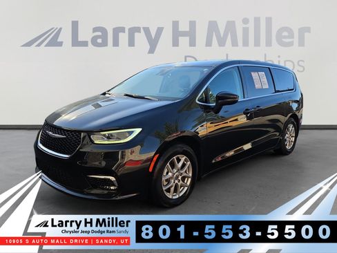 Used 2023 Chrysler Pacifica Touring-L FWD image 1