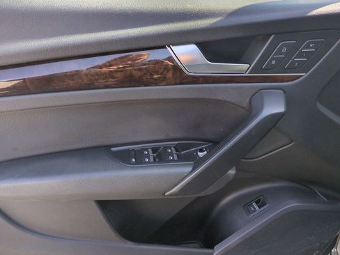 Used 2018 Audi Q5 2.0T Premium image 11