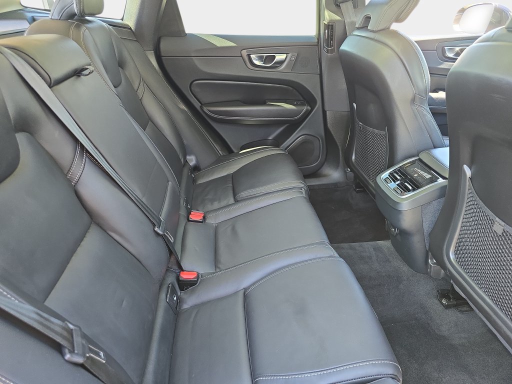Used 2023 Volvo XC60 B5 Ultimate FWD image 13