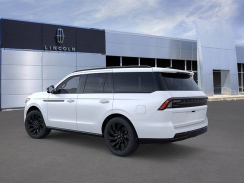 New 2025 Lincoln Navigator Reserve w/ Jet Appearance Package image 4
