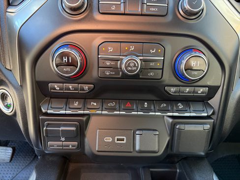 Used 2021 Chevrolet Silverado 2500 LTZ image 24