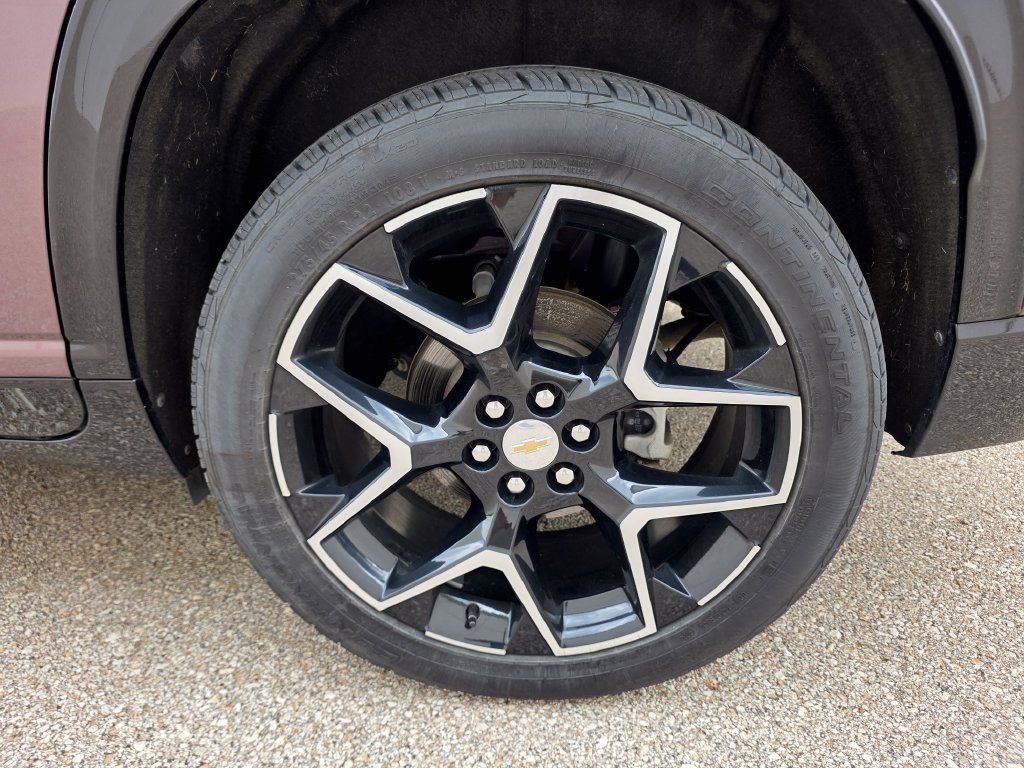 Used 2025 Chevrolet Traverse High Country w/ LPO, Floor Liner Package AWD/4WD image 5