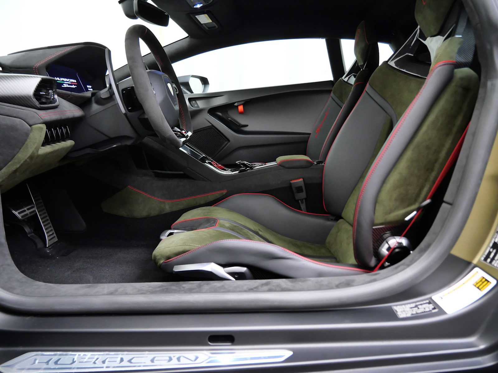 Used 2024 Lamborghini Huracan Sterrato AWD/4WD image 17