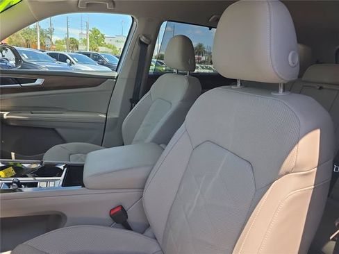 Used 2024 Volkswagen Atlas SE FWD image 19