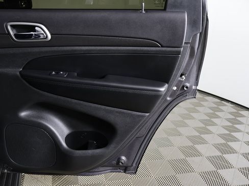 Used 2018 Jeep Grand Cherokee Altitude image 23