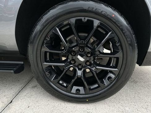 Certified 2021 Cadillac Escalade ESV Premium Luxury Platinum w/ Heavy-Duty Trailer Package image 18