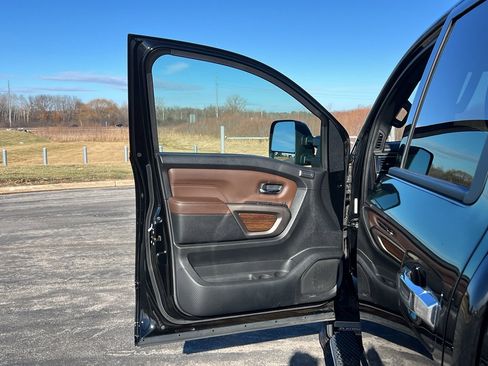 Used 2024 Nissan Titan Platinum Reserve w/ Moonroof Package AWD/4WD image 12